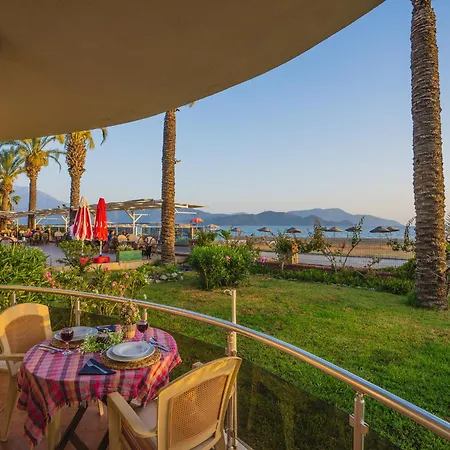 Sunset Club Aqua Lettings アパートホテル フェティエ