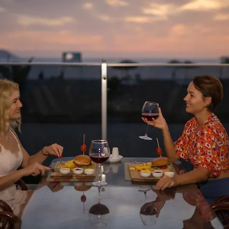 Sunset Club Aqua Lettings アパートホテル