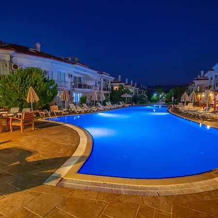アパートホテル Sunset Club Aqua Lettings 3*