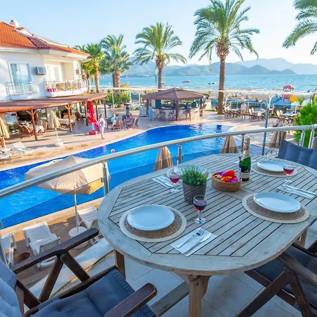 アパートホテル Sunset Club Aqua Lettings 3*