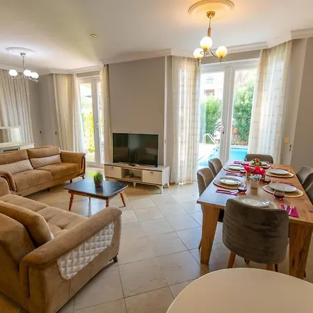 Sunset Club Aqua Lettings Aparthotel 3*