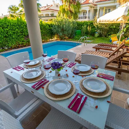 Sunset Club Aqua Lettings Aparthotel 3*
